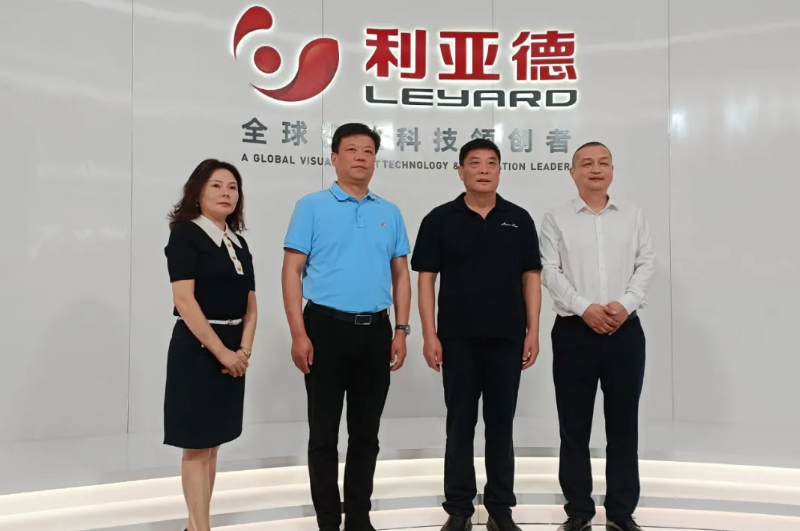 信阳副市长李新伟一行莅临优发国际集团南方总部走访调研